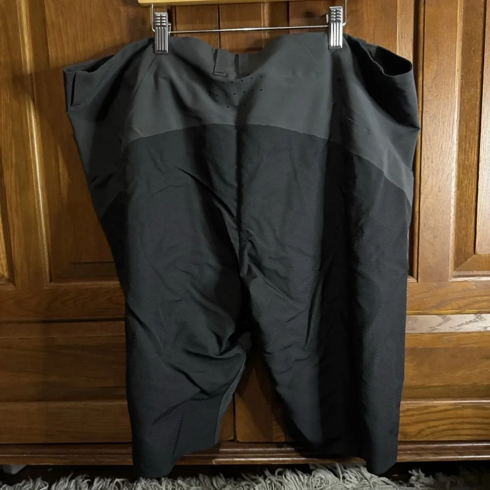 The North Face Shorts Vented Zip Pocket Hiking Camping Grey Men Size 40